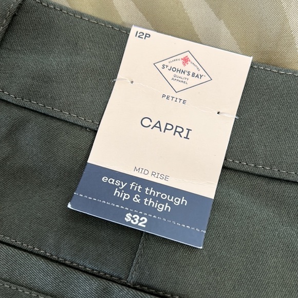 St John’s Bay Capri / NWT - Picture 8 of 10